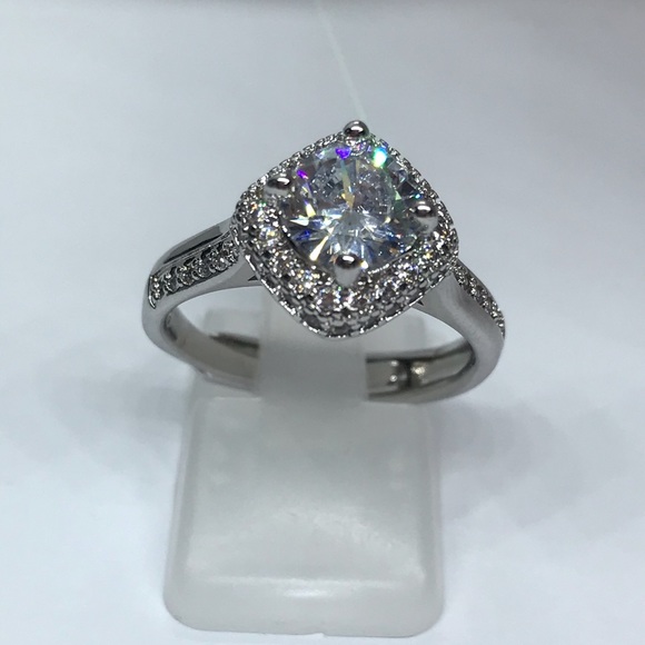 🌟 Sterling Silver Plated Simulated Diamond 💍 Ring - Picture 3 of 5